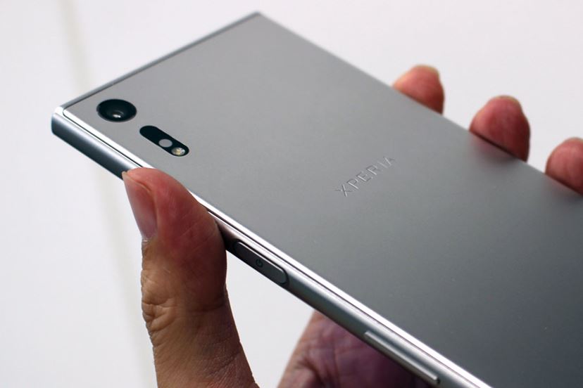 真の旗艦モデルとなる冬スマホ「Xperia XZ」がソフトバンクから登場