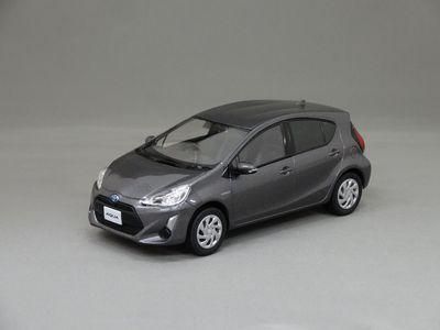 1/30 トヨタ アクア （グレーメタリック） - ミニカーショップ