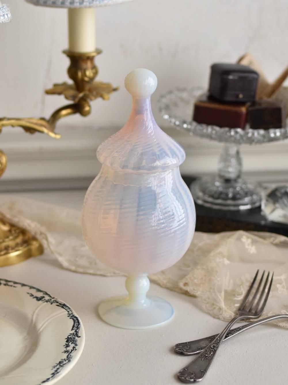 ボンボニエール.オパールセントガラス フランスアンティーク雑貨 蓋