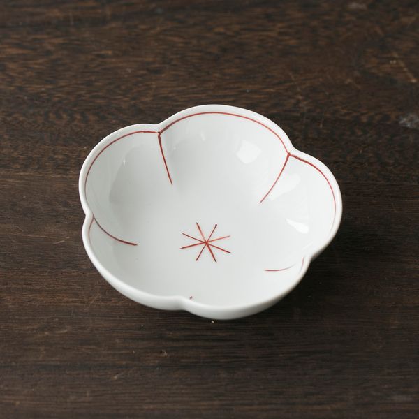 みのりの小鉢 梅小鉢 赤絵花弁 -絶妙なサイズ感で、目にも楽しい小鉢
