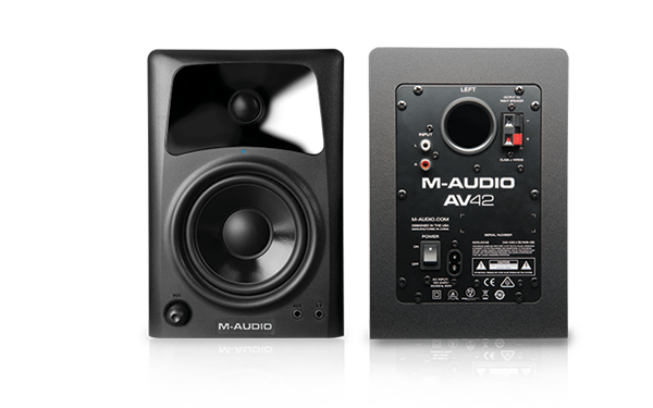 コンパクトな高音質高出力のパワード・スピーカー M-AUDIO AV32 AV42
