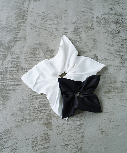 heyep｜Silk Square Medium Scrunchie