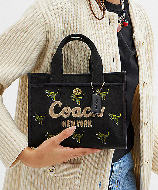 日本限定】カーゴ トート バッグ 26・レキシー プリント | COACH