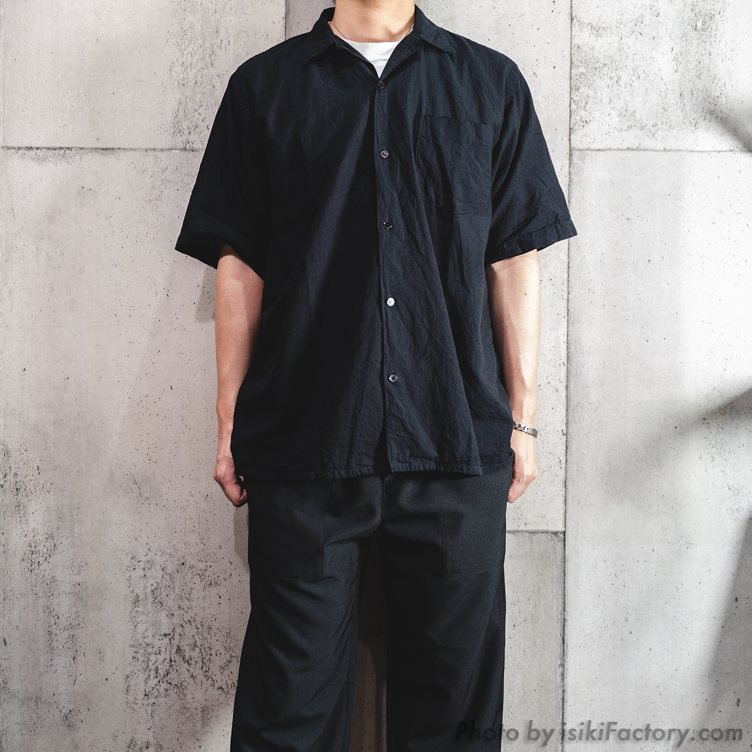 夏のベストバイ。ゆるりと着るCOMOLI (コモリ) の定番「ベタシャン