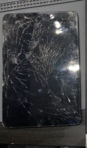 落として割れてしまったiPad miniの画面交換修理！川崎市からお越しの