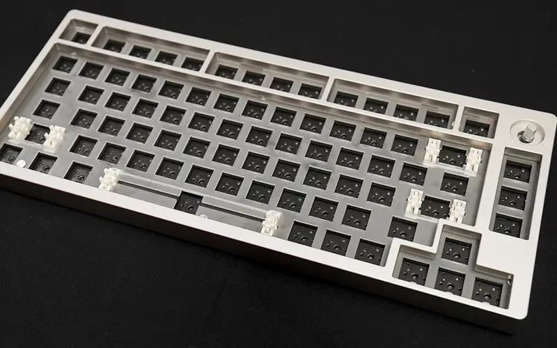 EPOMAKER P75レビュー【アルミ削り出しケースを採用した極上な打鍵感の