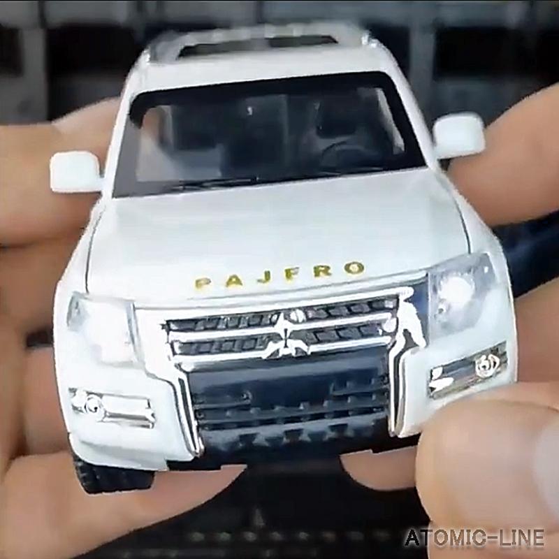 三菱（MITSUBISHI） パジェロ PAJERO 1/32 ミニカー 全2色 ライト点灯