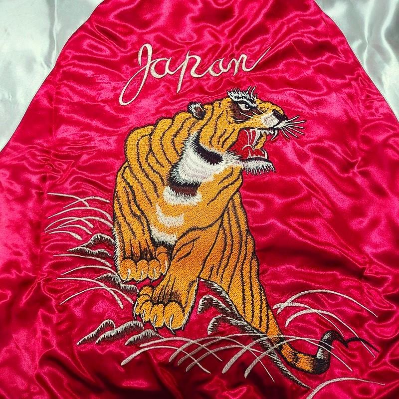 新主己】 虎（タイガー） 刺繍スカジャン レッド （M・L・LL） JAPAN