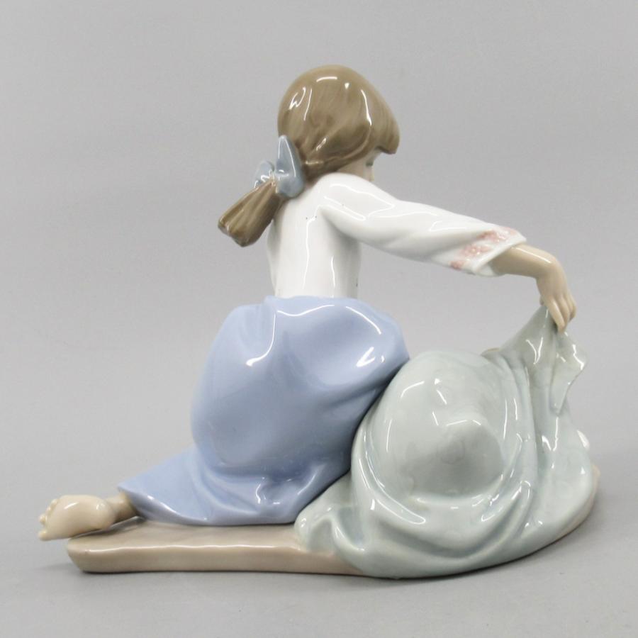 リヤドロ No.5688 「風邪をひかないように」 Lladro/陶器/置物/犬/少女