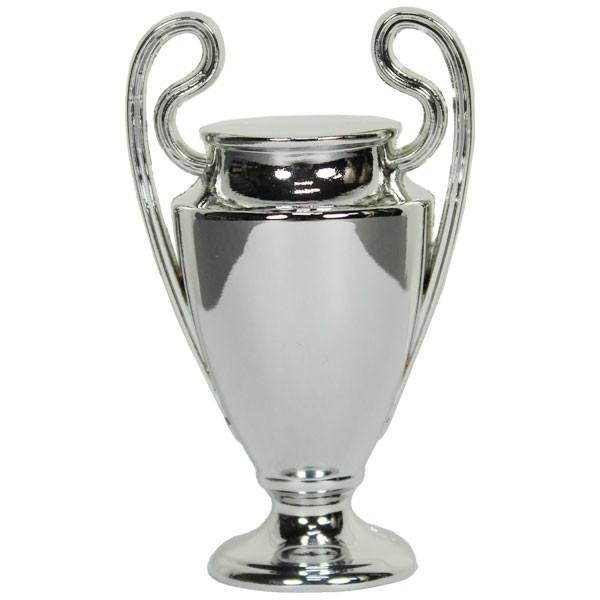 UEFAチャンピオンズリーグトロフィー、歴代優勝クラブ名刻印、 UEFA