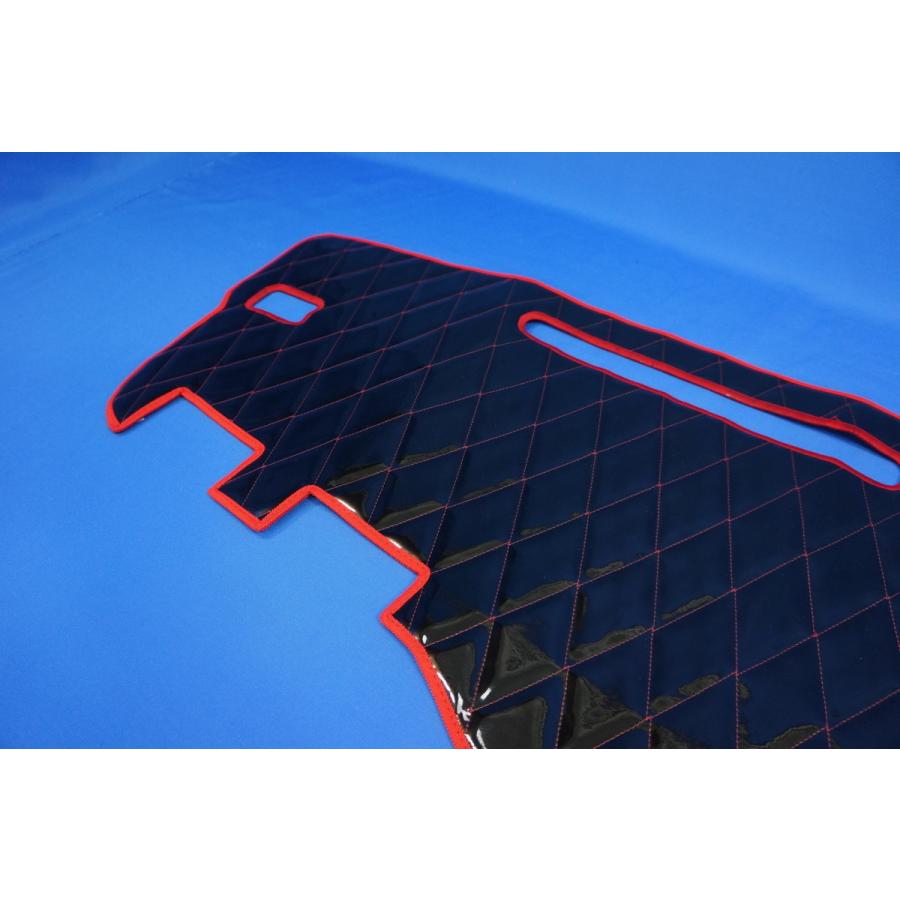 いすゞNEWエルフ用 ダッシュマット ブラック赤糸 : トラック