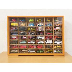 トミカ オールアクリル100W トミカのミニカーを最大200台収納可能