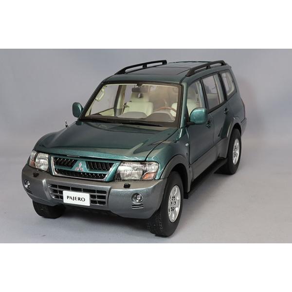 サンスター 1/18 三菱 パジェロ V73 グリーンメタリック 左ハンドル