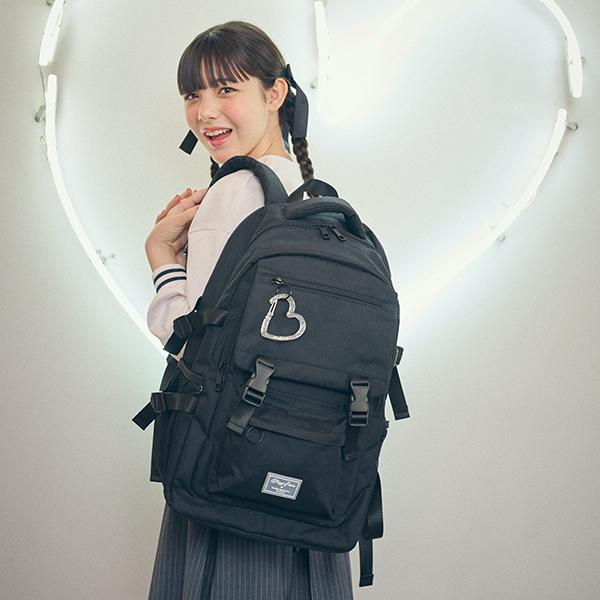 mezzo piano Junior（メゾピアノ ジュニア） ラメカラビナ付きフラップ