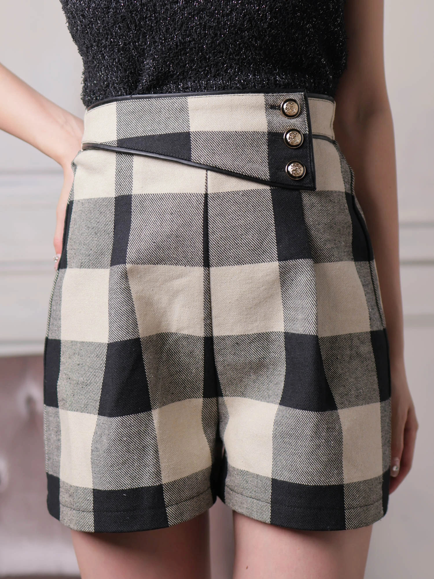 LIP SERVICE（リップサービス）｜ ラップボタンフレアショートパンツ