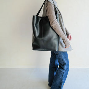 MARY BUCKET SHOULDER MM / RAPTO FLEX｜上品レザーの軽量ワン