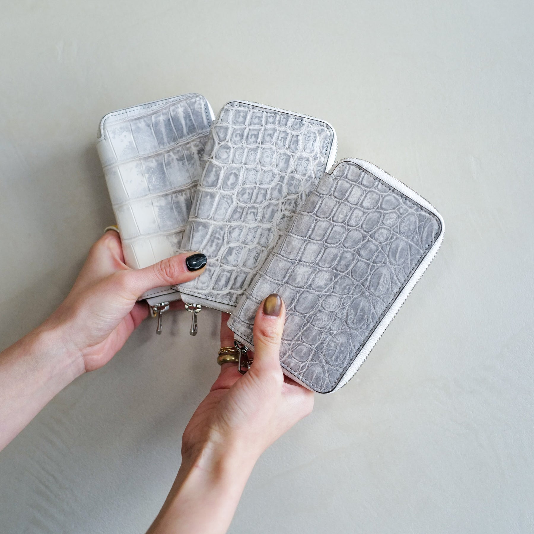 CRISTY SMART MID WLT.5 | Rare Undyed Himalayan Crocodile Wallet