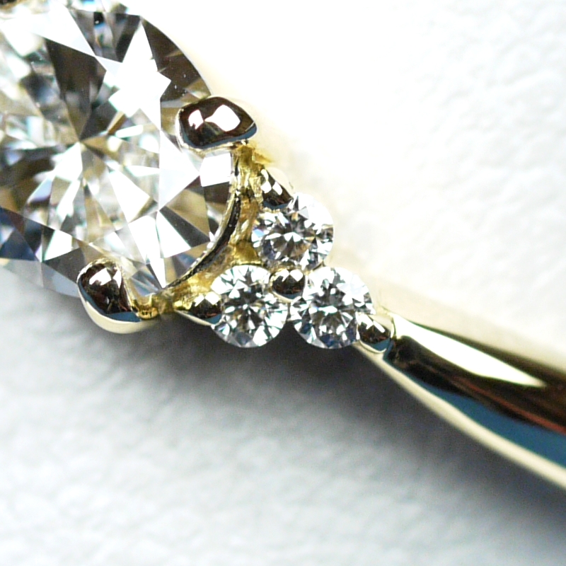 0.52ctのオーバルカットを横向きに！ 新しい婚約指輪のデザインです