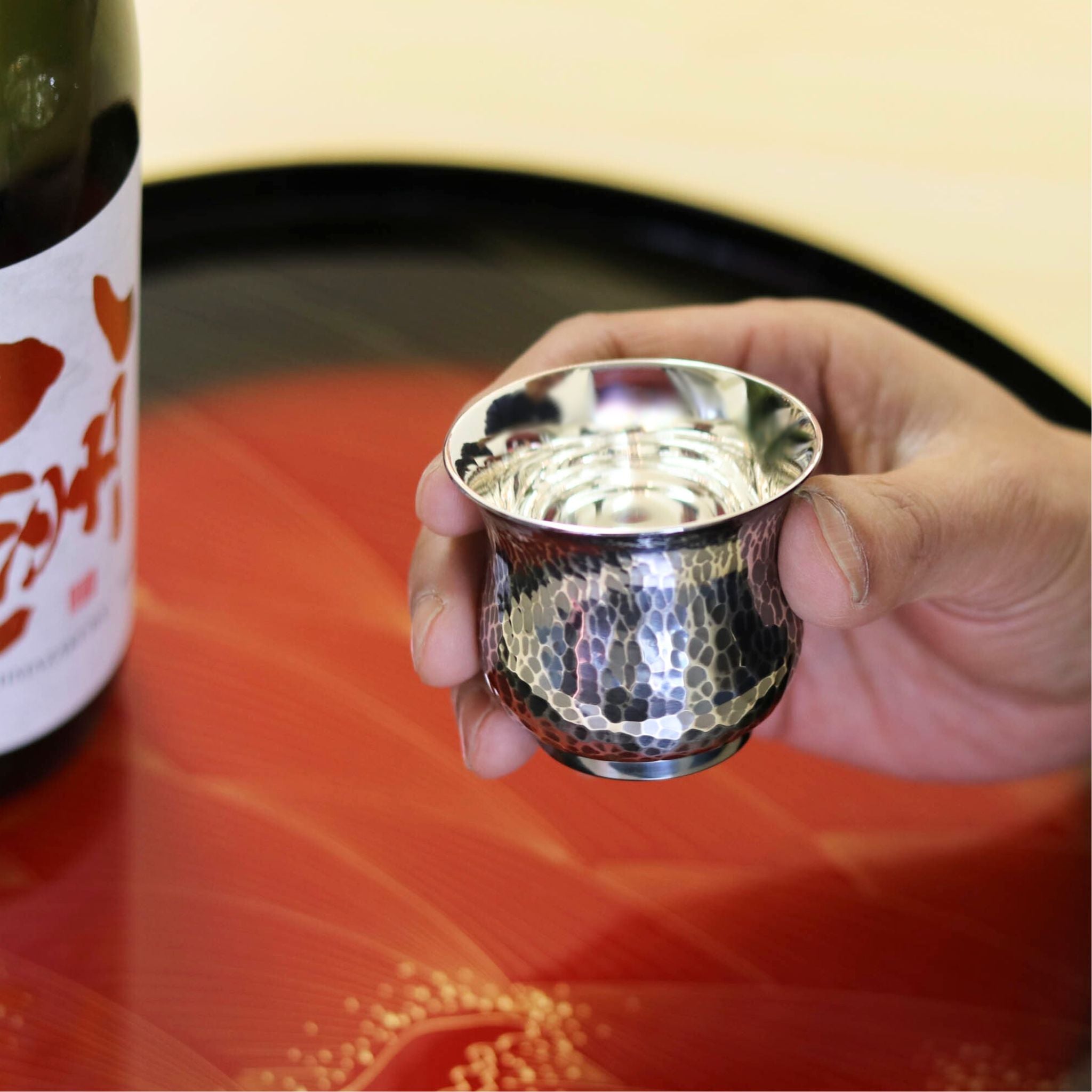 東京銀器 ぐい呑み | 純銀製 くびれ型 小 | 槌目模様 | 森銀器製作所