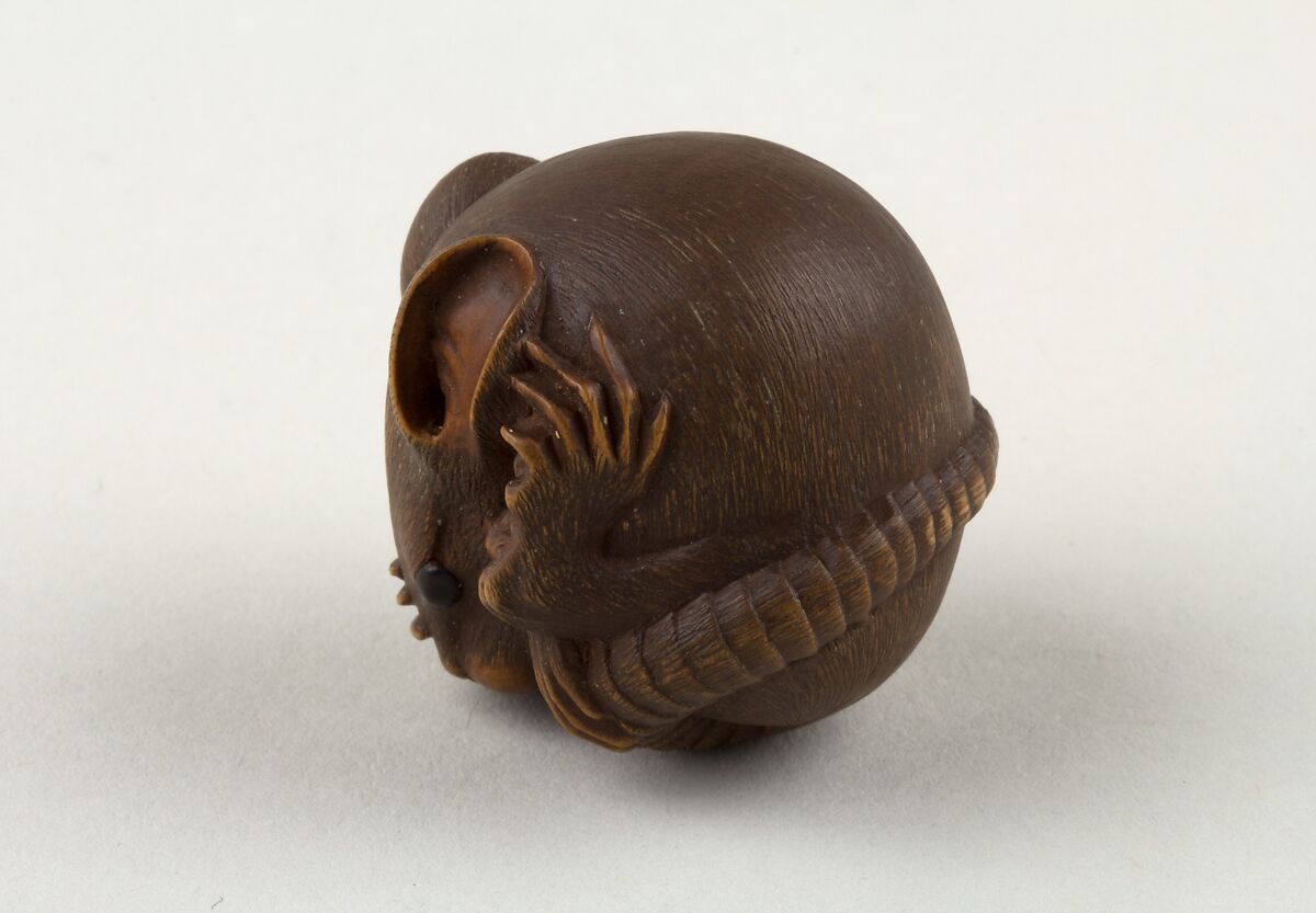 丸ネズミ根付け Netsuke of a Rat Curled into a Ball】日本‐明治時代‐