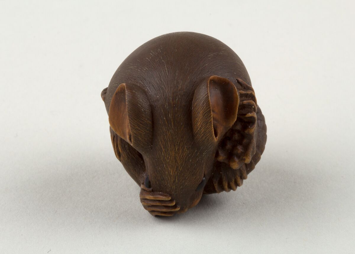 丸ネズミ根付け Netsuke of a Rat Curled into a Ball】日本‐明治時代‐