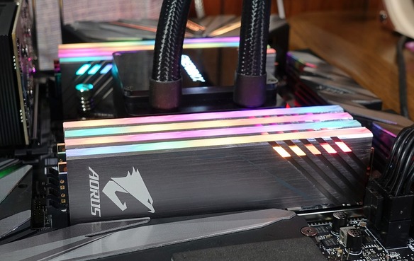 GIGABYTE AORUS RGB Memory」をレビュー。アドレッサブルLED
