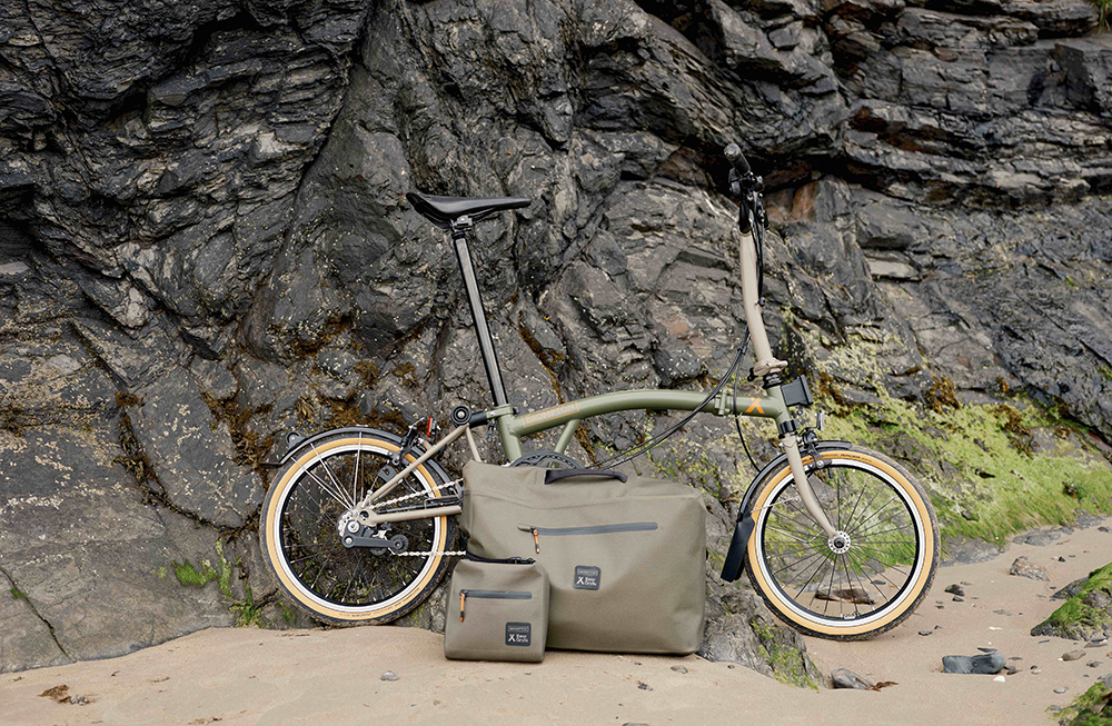 イギリスの冒険家ベア・グリルスとのコラボモデル「Brompton x Bear