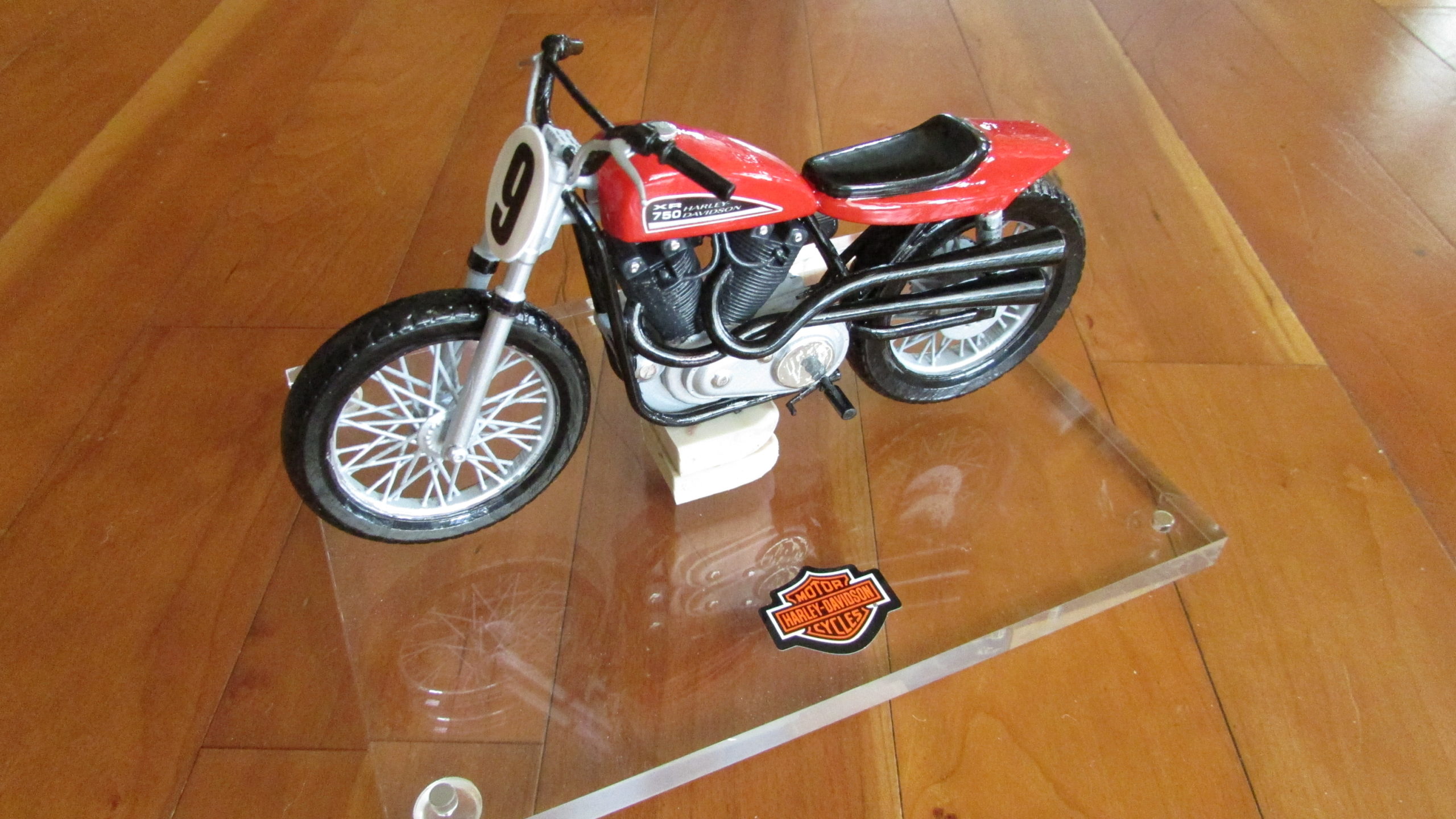 1972 Harley Davidson 750 XR race motorcycle in 1:10 scale with