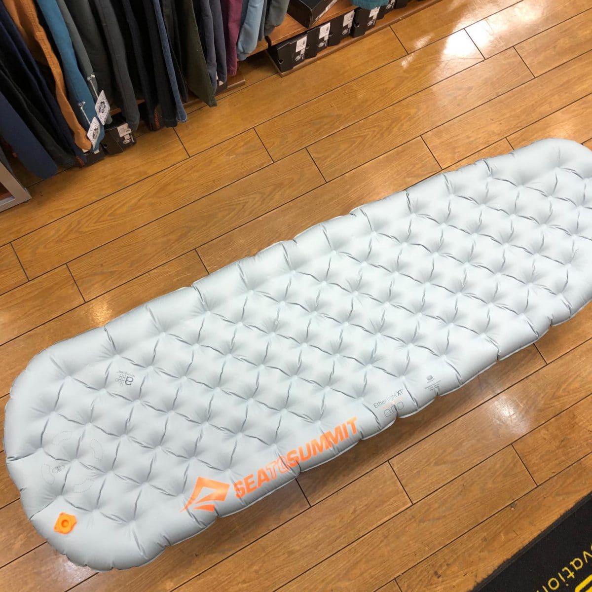 寒い時期のテント泊にオススメのマット！極上の寝心地【イーサーライト