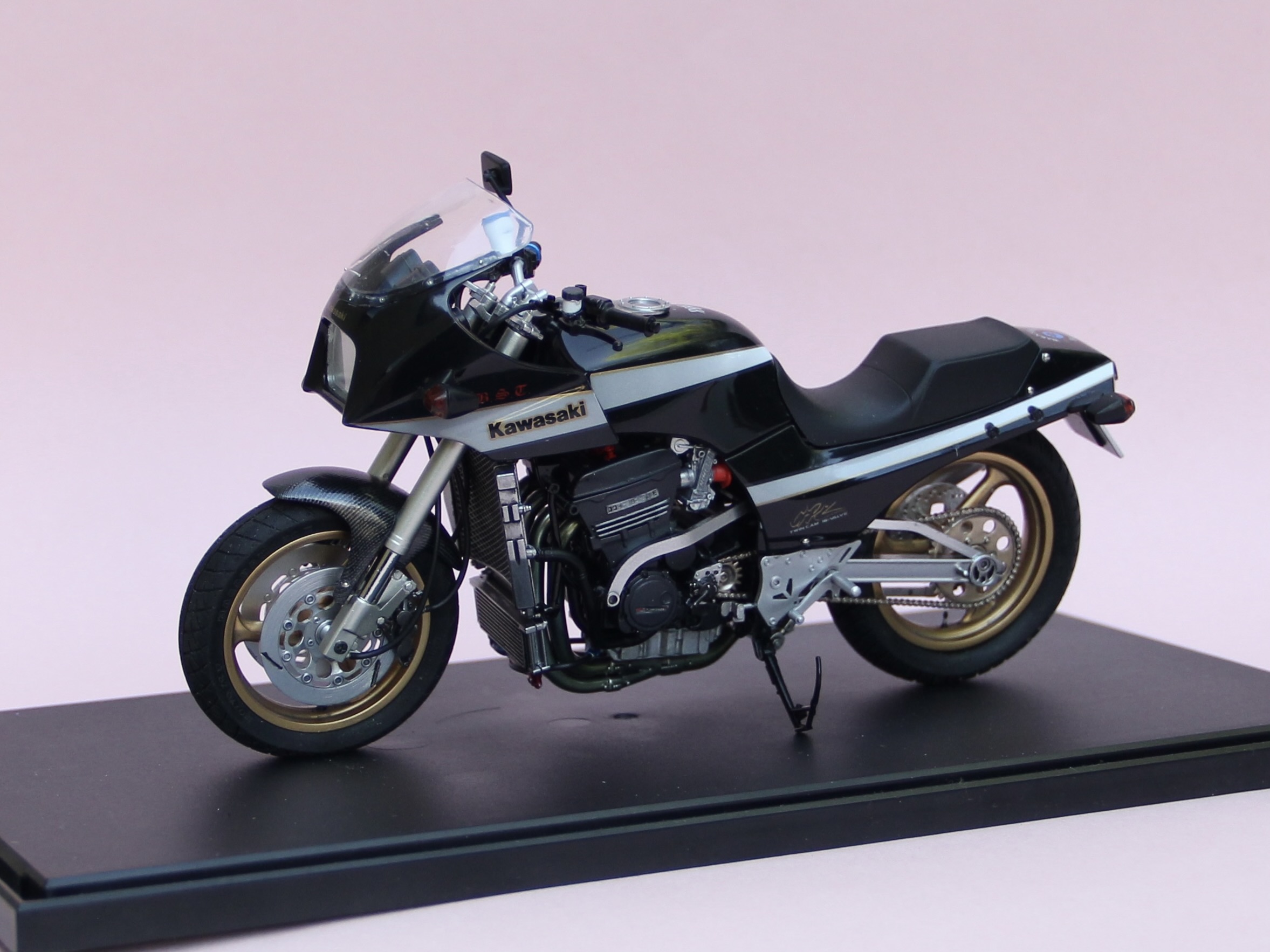 アオシマ 1/12 カワサキGPZ900R（BSTチョースケ仕様） – 模型製作