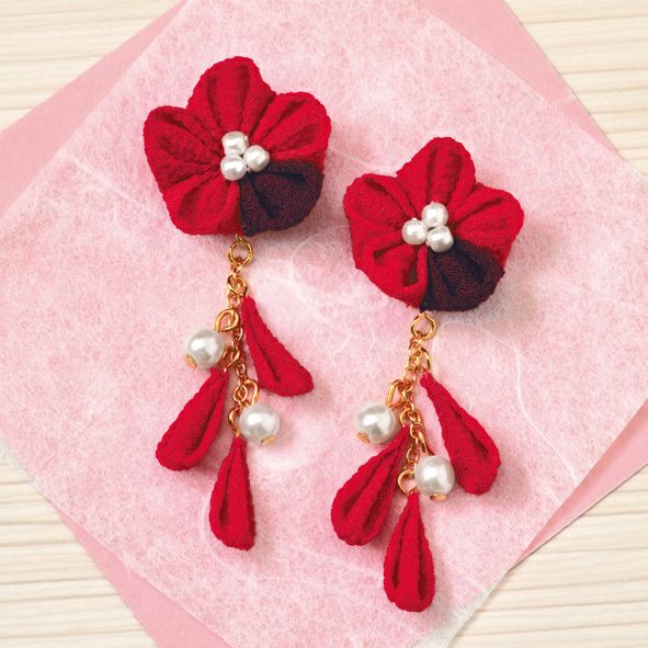 オーダー】 つまみ細工 ピアス ②ピンク黄丸 半クス 金属アレルギ 絹