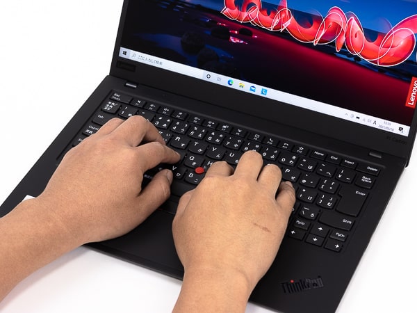 ThinkPad X1 Carbon Gen8（2020年モデル）レビュー：軽量薄型＆頑丈で