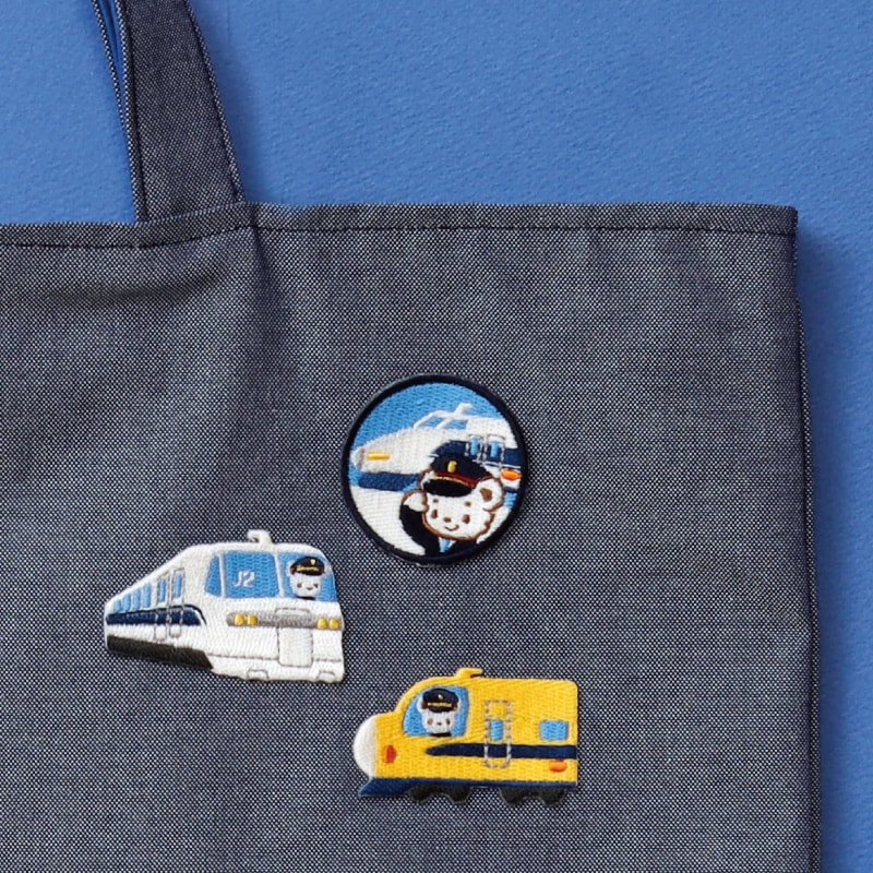 ファミリアとJR東海が『歴代新幹線』テーマのコラボ商品を販売する