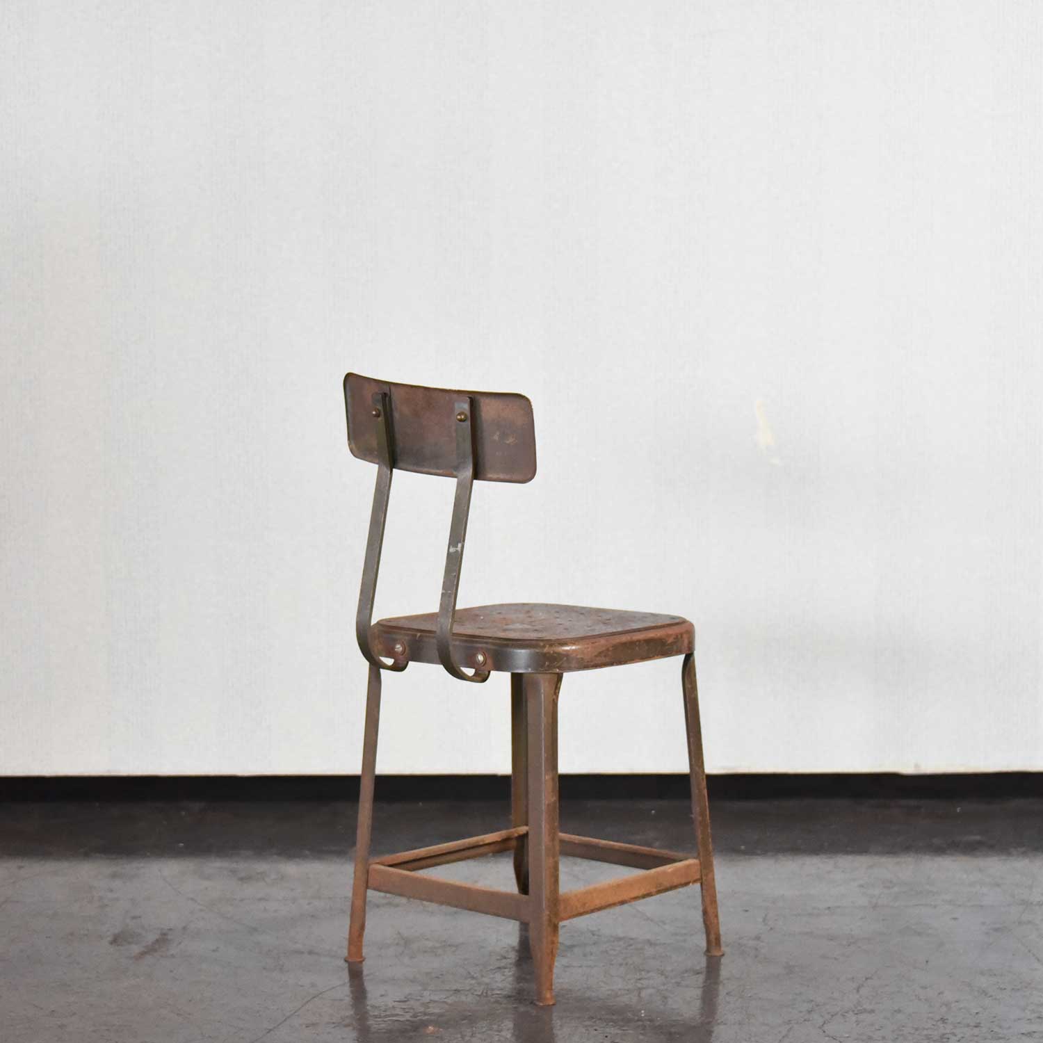 インダストリアル アイアンチェア CH-56 – 神戸アンティークウェアハウス