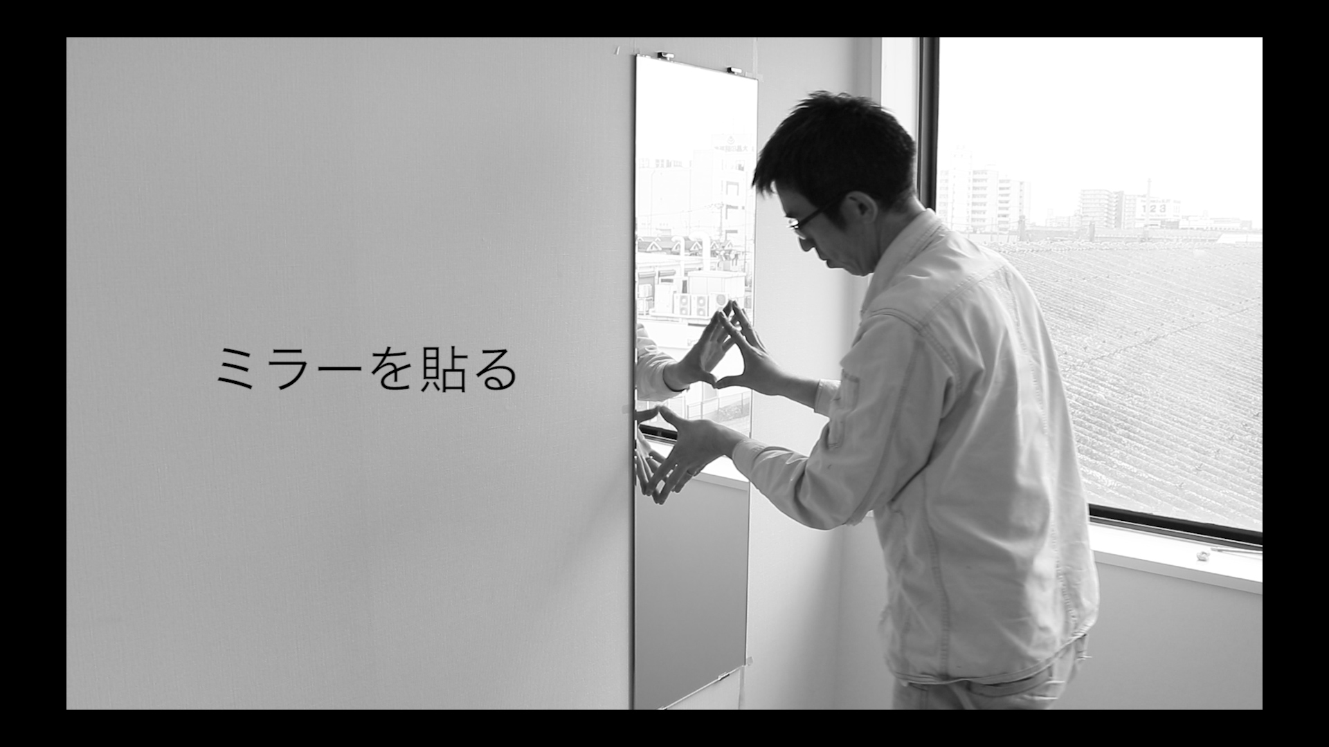 DIYで鏡を壁に取り付ける方法！壁掛けの取付金具の付け方や姿見を固定