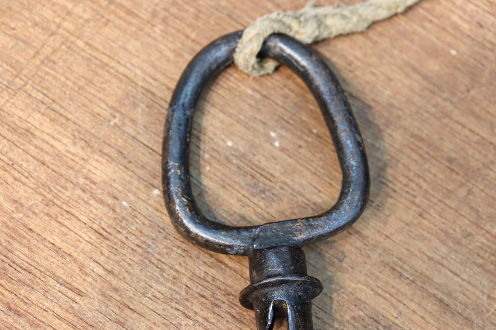 板札付きの小型鍵と大型な蔵戸の鍵セット DC7765 在庫1組 – 古福庵