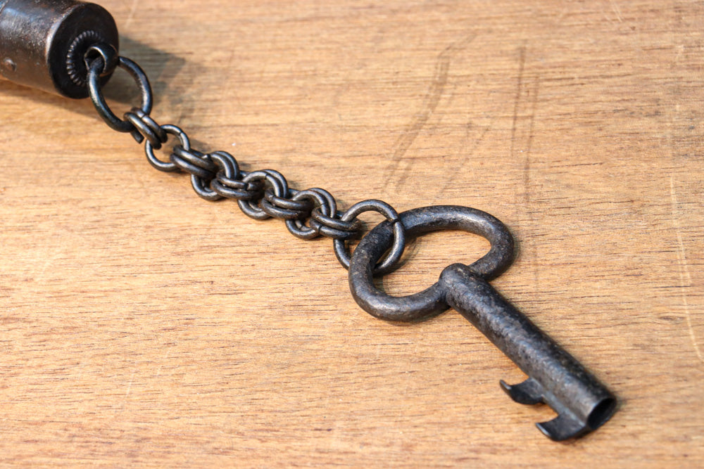 板札付きの小型鍵と大型な蔵戸の鍵セット DC7765 在庫1組 – 古福庵