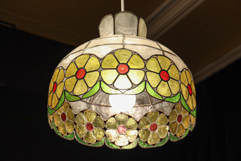 可愛らしい丸い花柄模様が並ぶレトロなステンドグラス電笠 DC8142 – 古