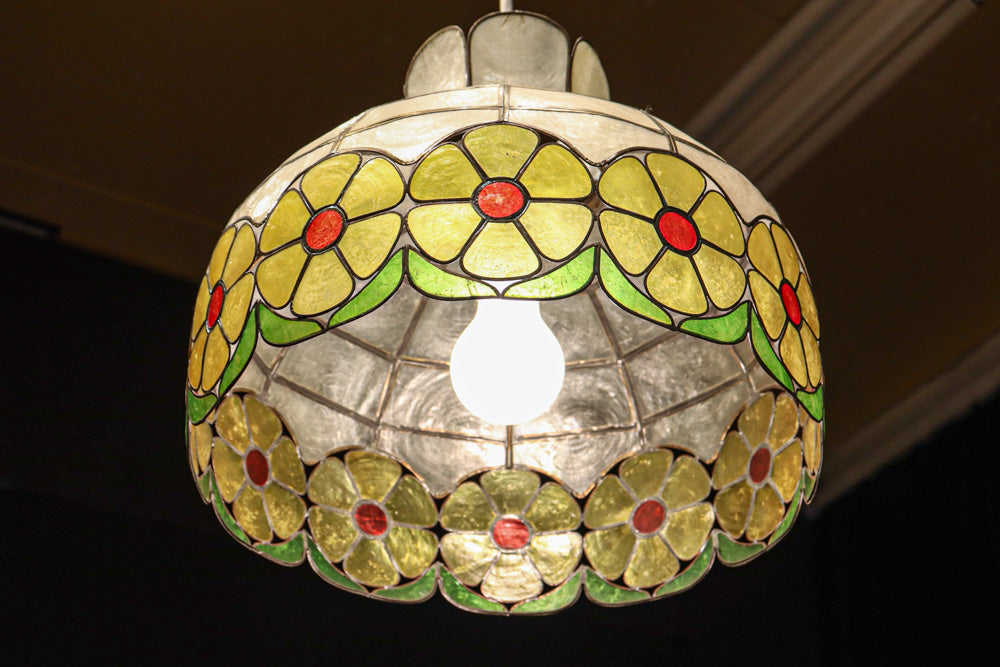 可愛らしい丸い花柄模様が並ぶレトロなステンドグラス電笠 DC8142 – 古