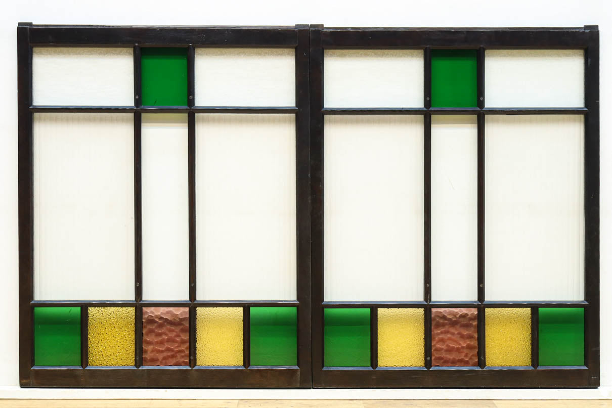 カラフルな色合いがレトロ感を漂わす中型ガラス窓 EZ2757 在庫1枚 – 古