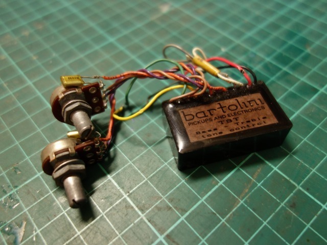 エレキベース アクティブ/パッシブ切替 バルトリーニ Bartolini TBT