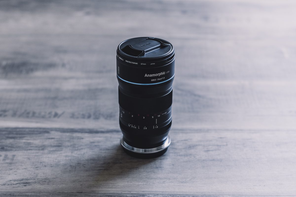 アナモルフィックレンズ「SIRUI 35mm f1.8 Anamorphic」で映画のような