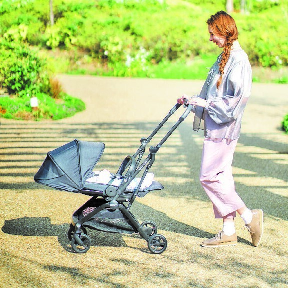 段差もスムーズ走行＆コンパクト！ レカロのベビーカー「レクサ
