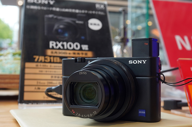 RX100VIIの新型番「DSC-RX100M7A」が海外ソニーストアに登場。EU USB