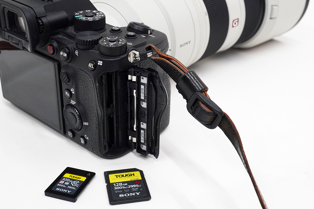 高速書き込み可能な「CFexpress Type A メモリーカード」。α9 III、α1
