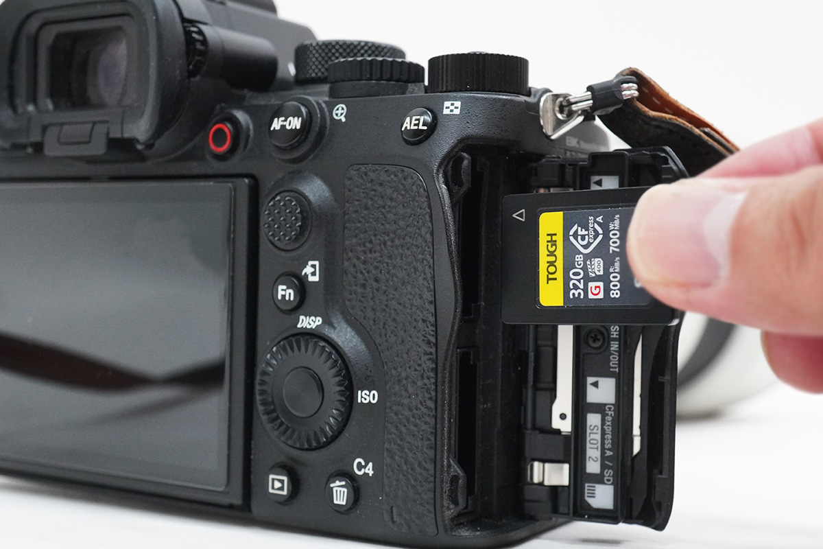 高速書き込み可能な「CFexpress Type A メモリーカード」。α9 III、α1