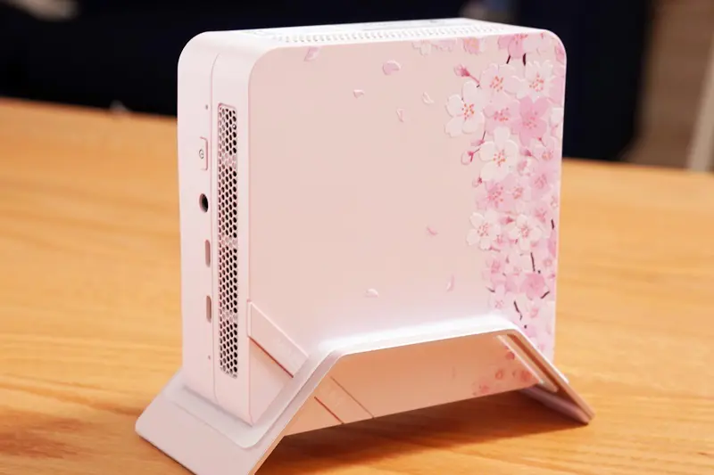 UM773 SE レビュー】一目惚れで思わず衝動買いした桜色のミニPC | ガジェ活