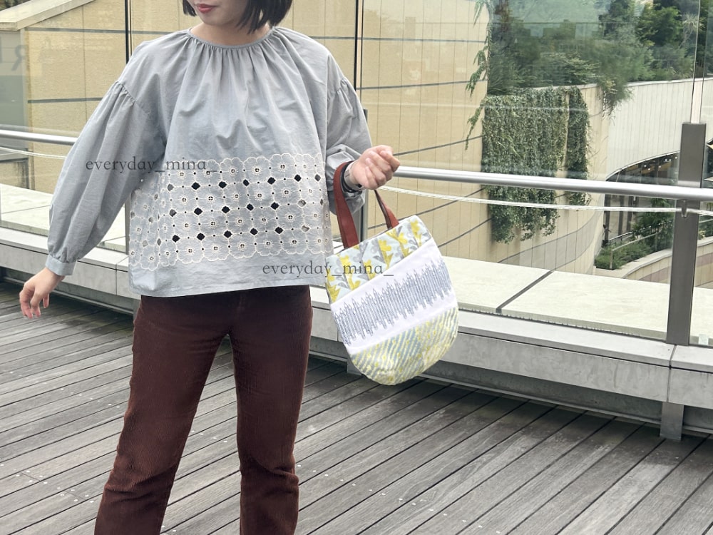 ミナ ペルホネン「anemone」のブラウス。時を越えて愛でたい、刺繍の