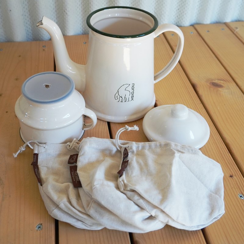 まずは家でも使えるものから！ 「Nordisk」のコーヒーポットとマグ
