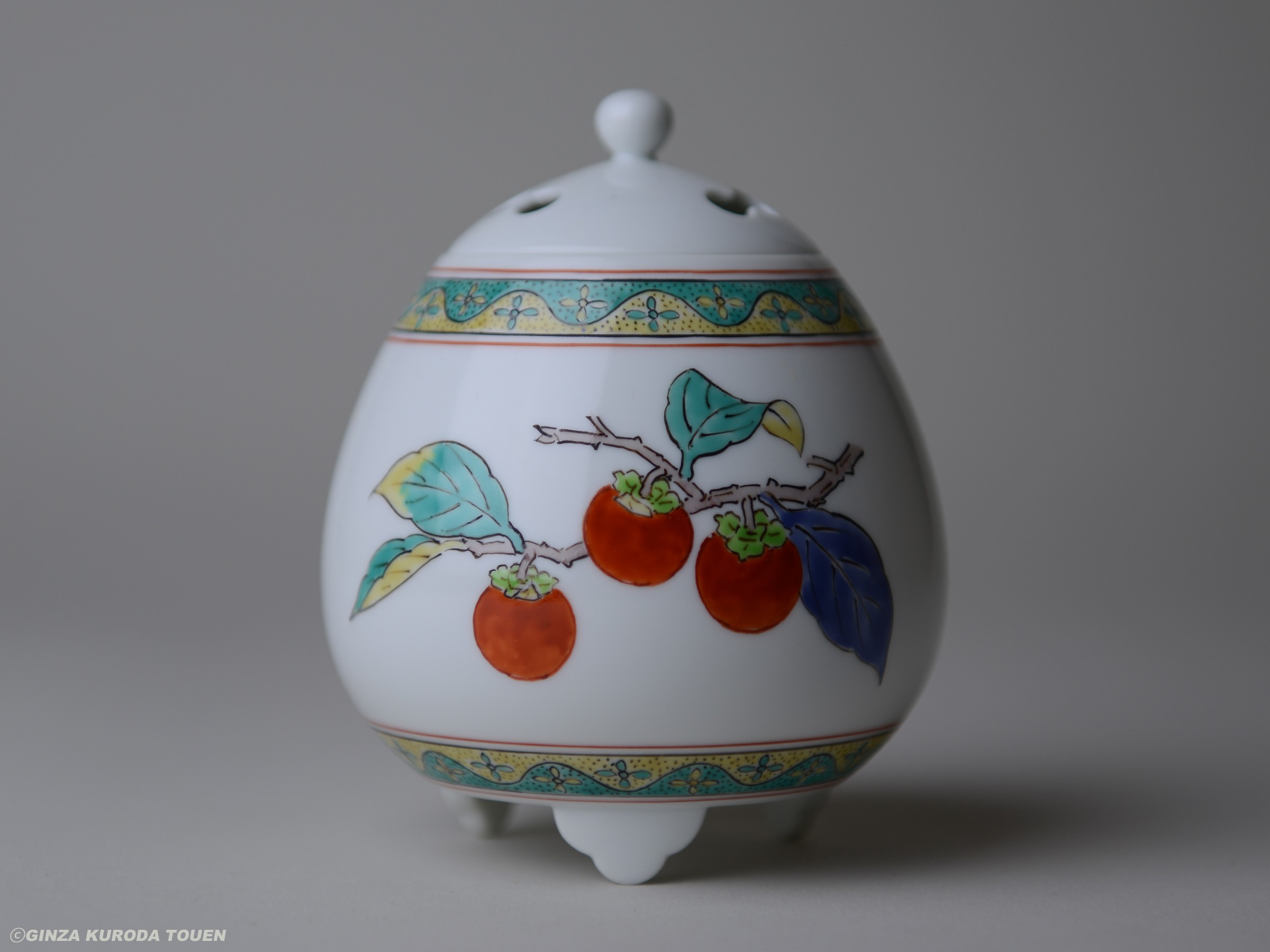 十四代柿右衛門窯絵付師鷹巣作錦色絵川蝉楓文白磁七宝彫三ツ足大香炉